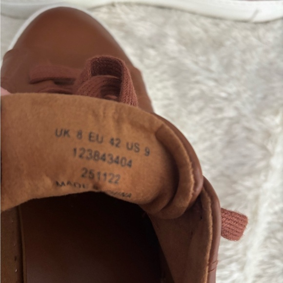 ASOS DESIGN lace up sneakers in tan faux leather Size 9 - Picture 8 of 11